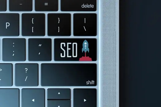 Un clavie de Mac avec une touche SEO